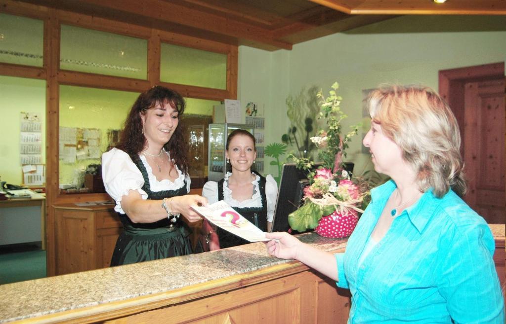 Hotel Am Kofel - Gesundheitszentrum אוברמרגואה מראה חיצוני תמונה