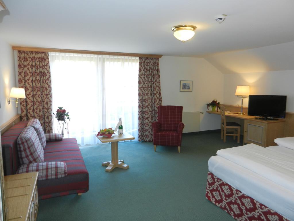 Hotel Am Kofel - Gesundheitszentrum אוברמרגואה מראה חיצוני תמונה